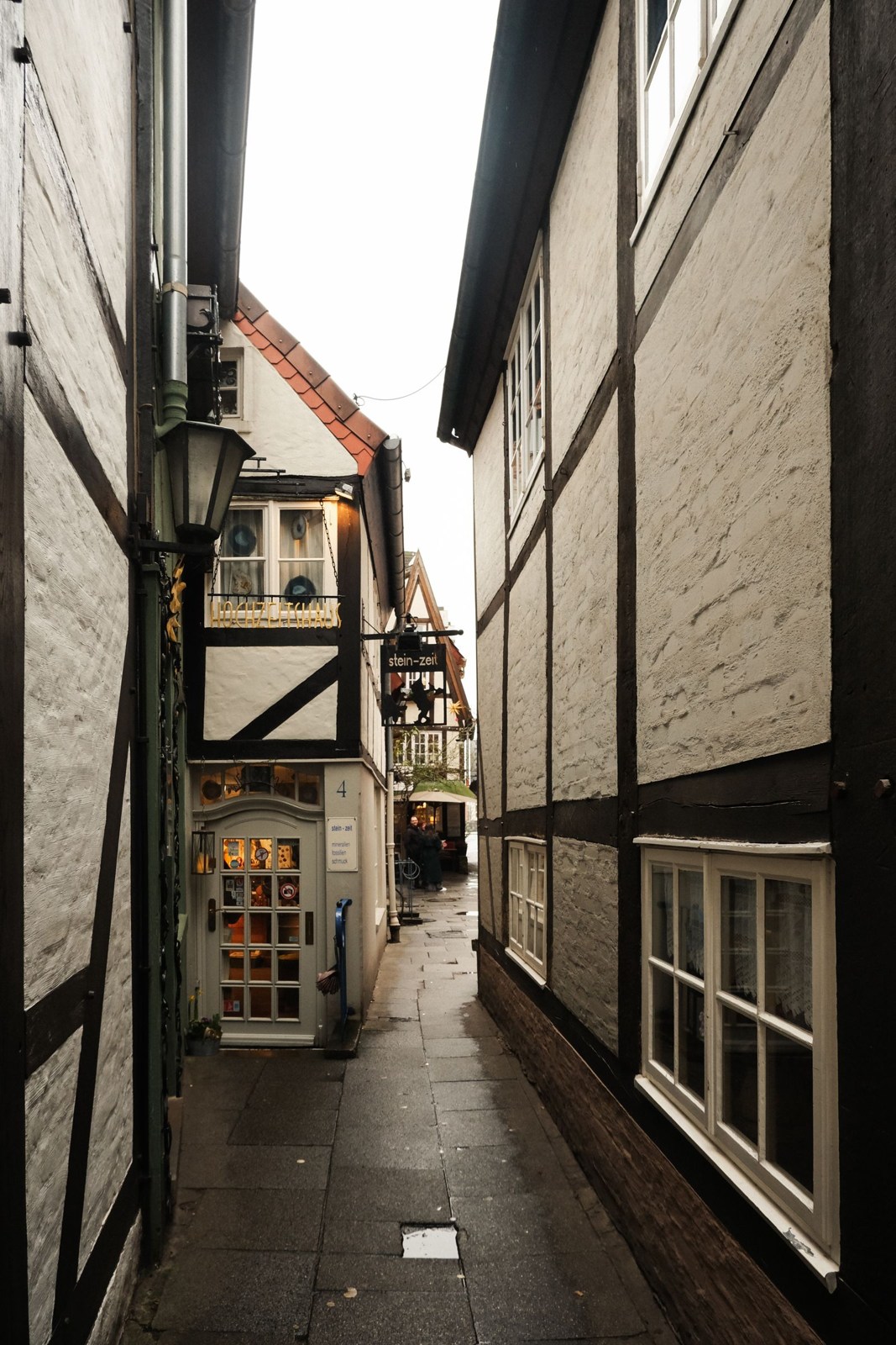 Schmale Gasse mit Fachwerkhäusern in Bremen