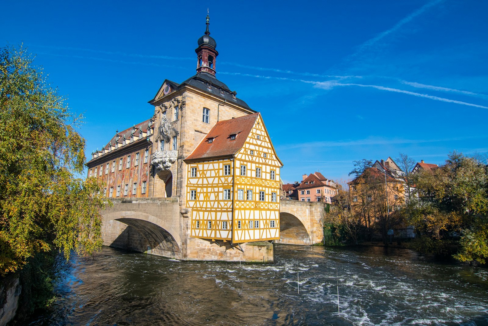 Das Alte Rathaus in Bamberg über dem Fluss