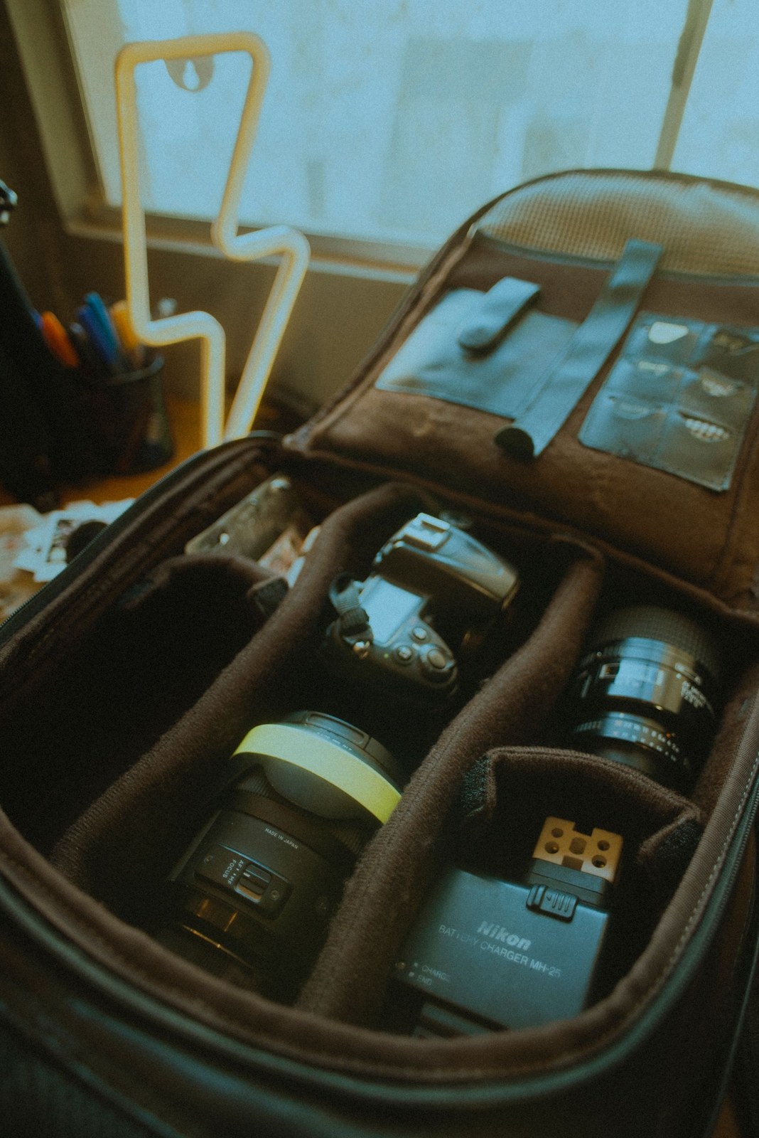 Kameraausrüstung in einer gepolsterten Tasche